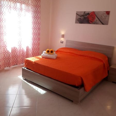 Il Girasole Apartment Bosa Bagian luar foto