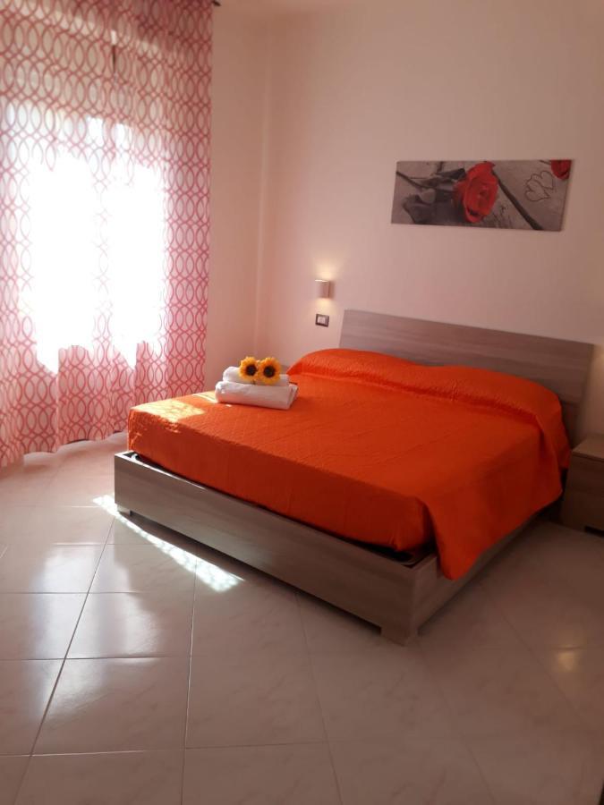 Il Girasole Apartment Bosa Bagian luar foto