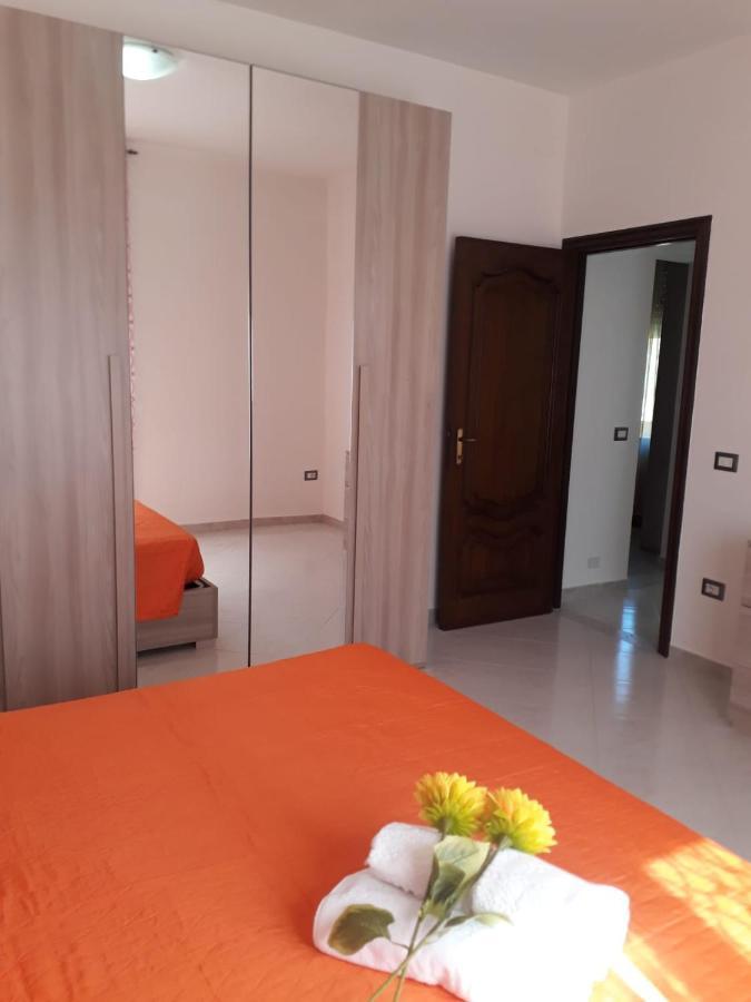 Il Girasole Apartment Bosa Bagian luar foto