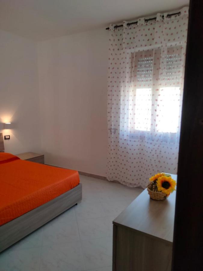 Il Girasole Apartment Bosa Bagian luar foto