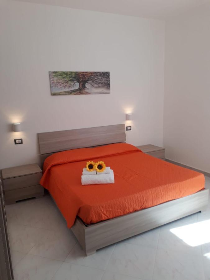 Il Girasole Apartment Bosa Bagian luar foto