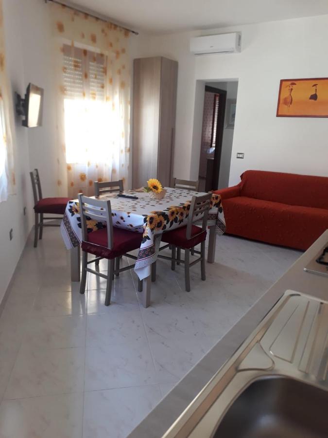 Il Girasole Apartment Bosa Bagian luar foto